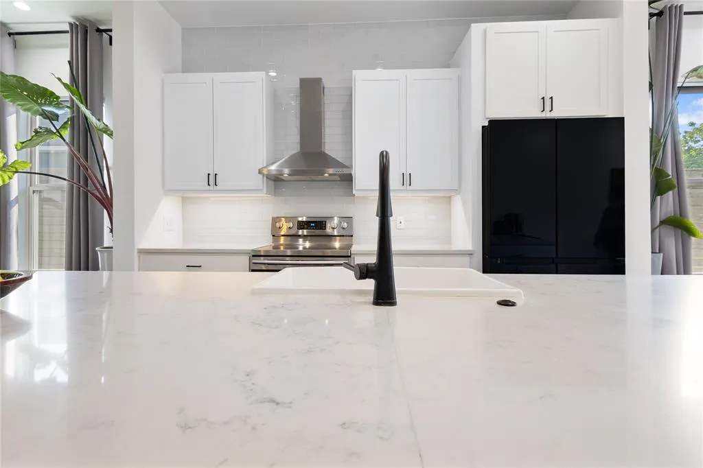 2534 Gladstone Drive