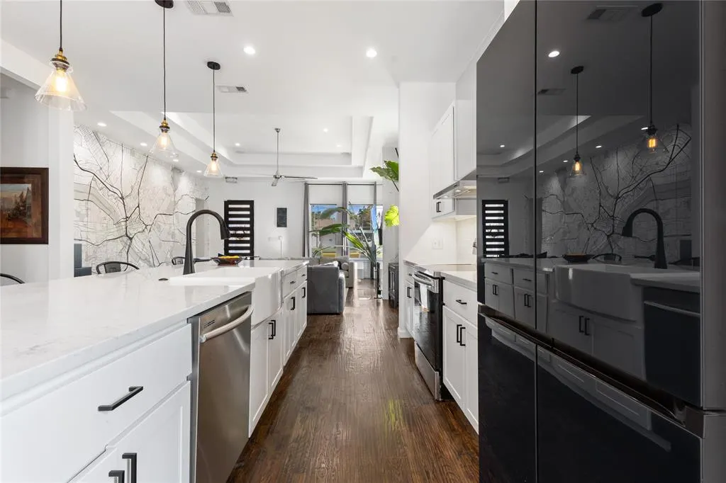 2534 Gladstone Drive