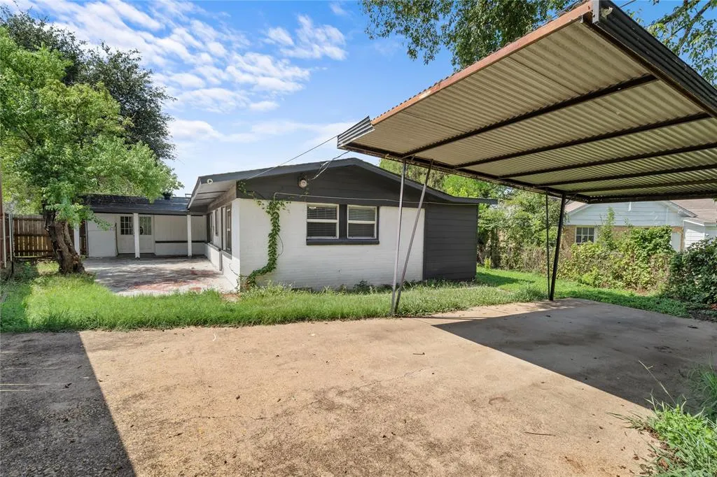 1910 Danube Drive