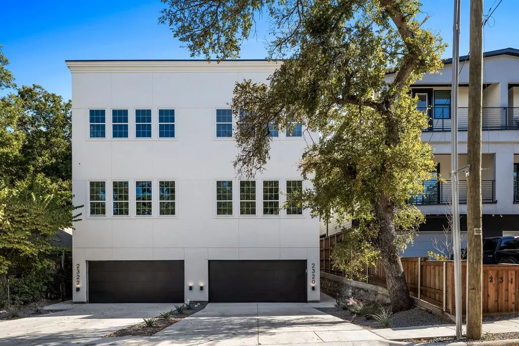 2322 Arroyo Avenue
