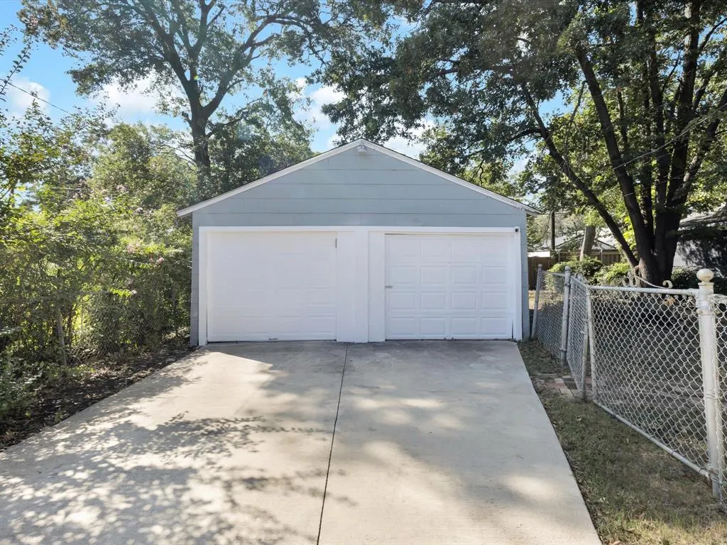 2738 Emmett Street