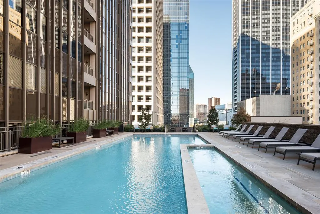 1200 Main Street, #2406