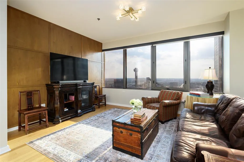 1200 Main Street, #2406