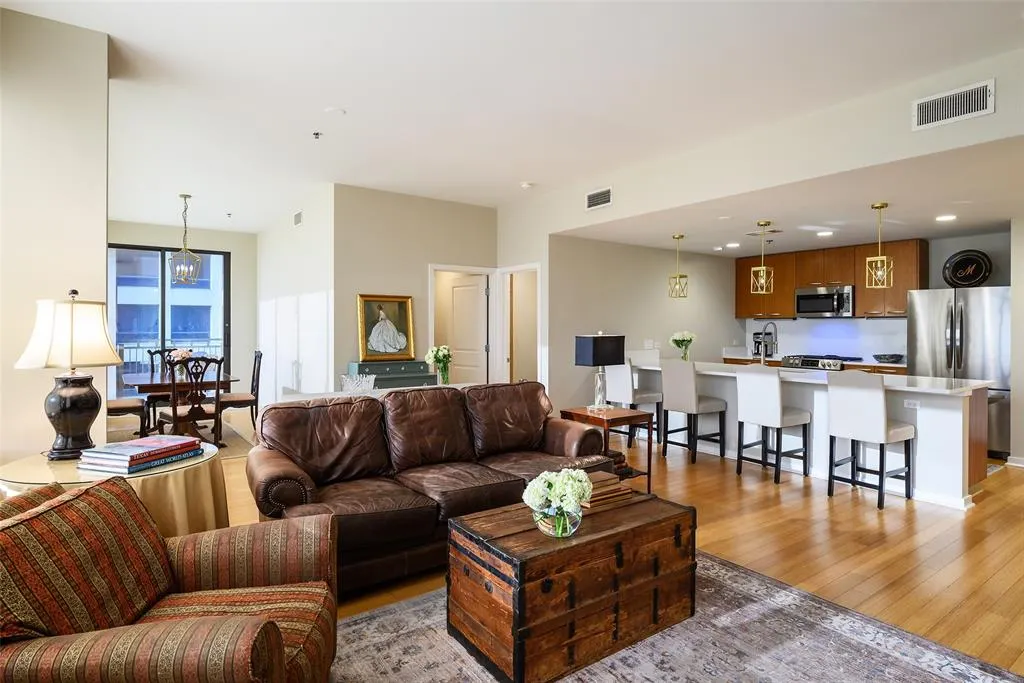 1200 Main Street, #2406