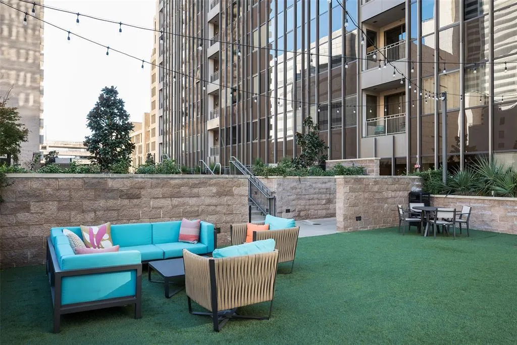 1200 Main Street, #2406
