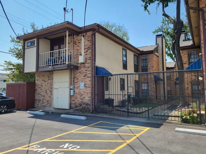 4000 Rawlins Street, #105
