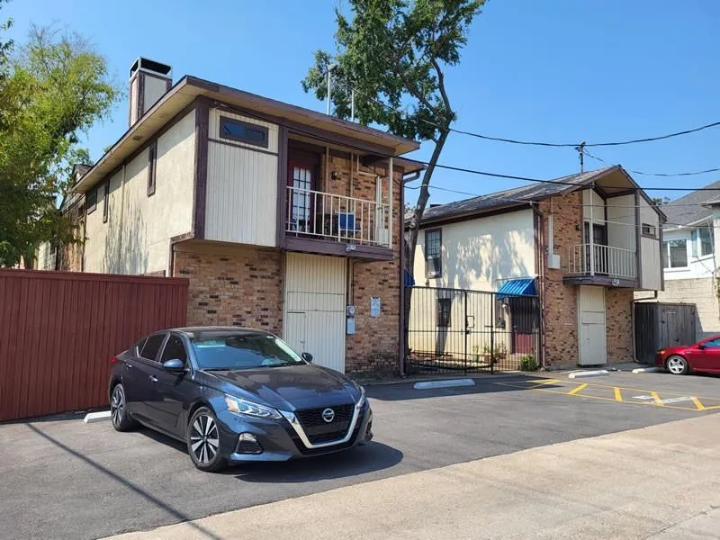 4000 Rawlins Street, #105