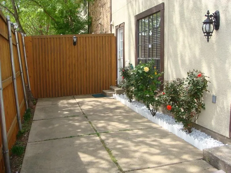 4000 Rawlins Street, #105