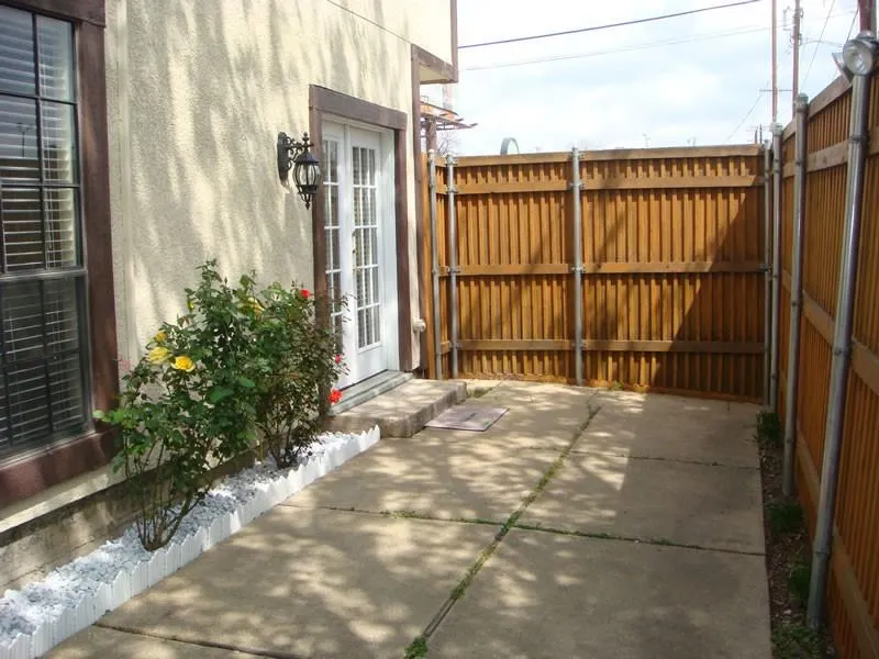 4000 Rawlins Street, #105
