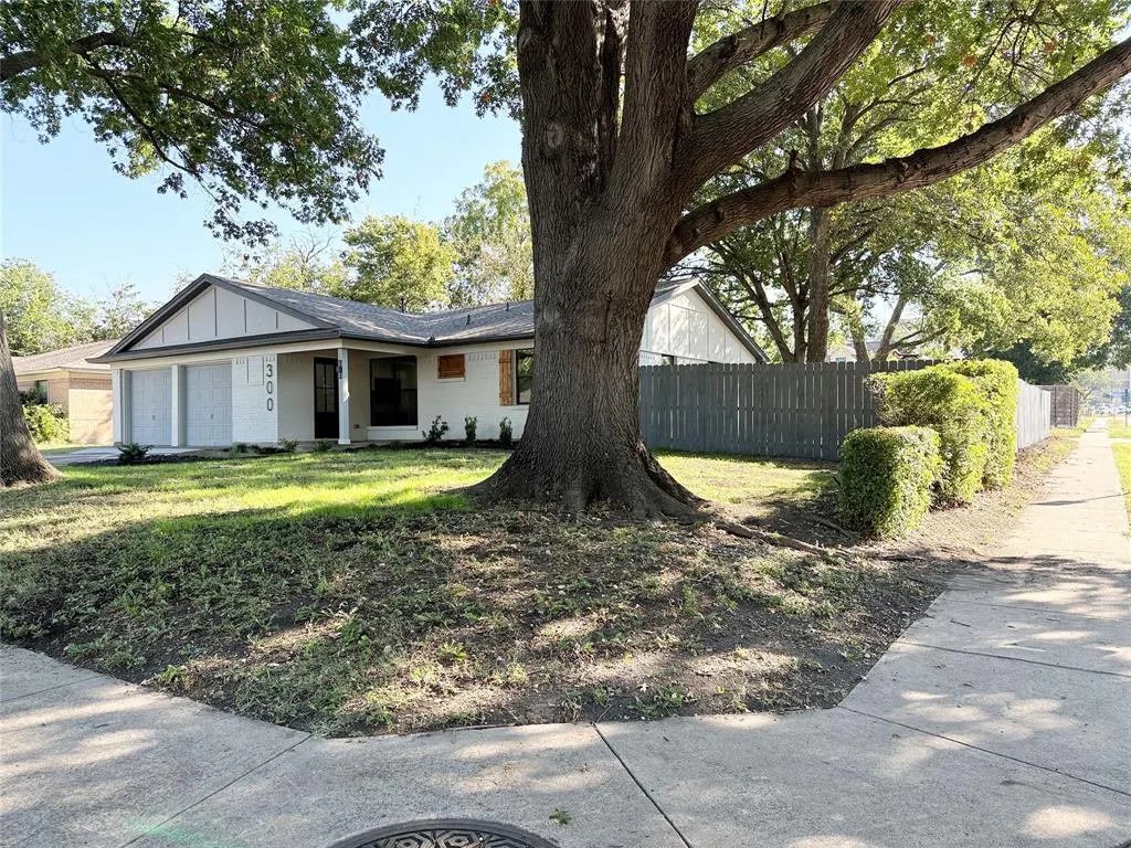 300 N Cottonwood Drive