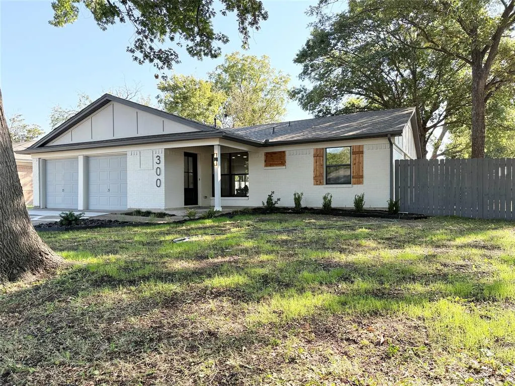 300 N Cottonwood Drive