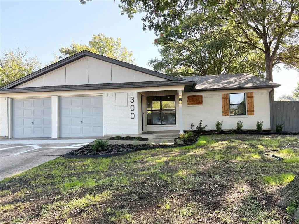 300 N Cottonwood Drive