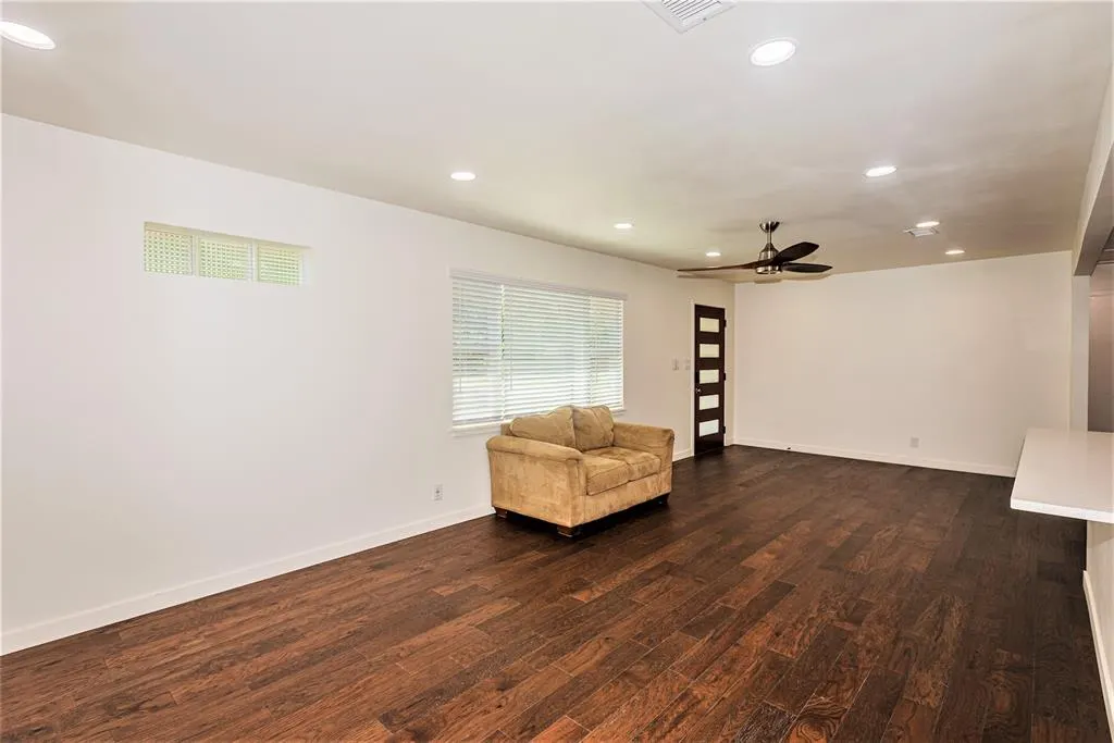 206 S Dorothy Drive