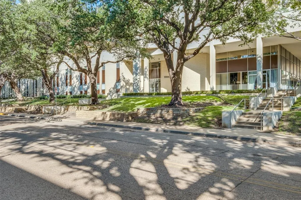 6211 W Northwest Highway, #G514