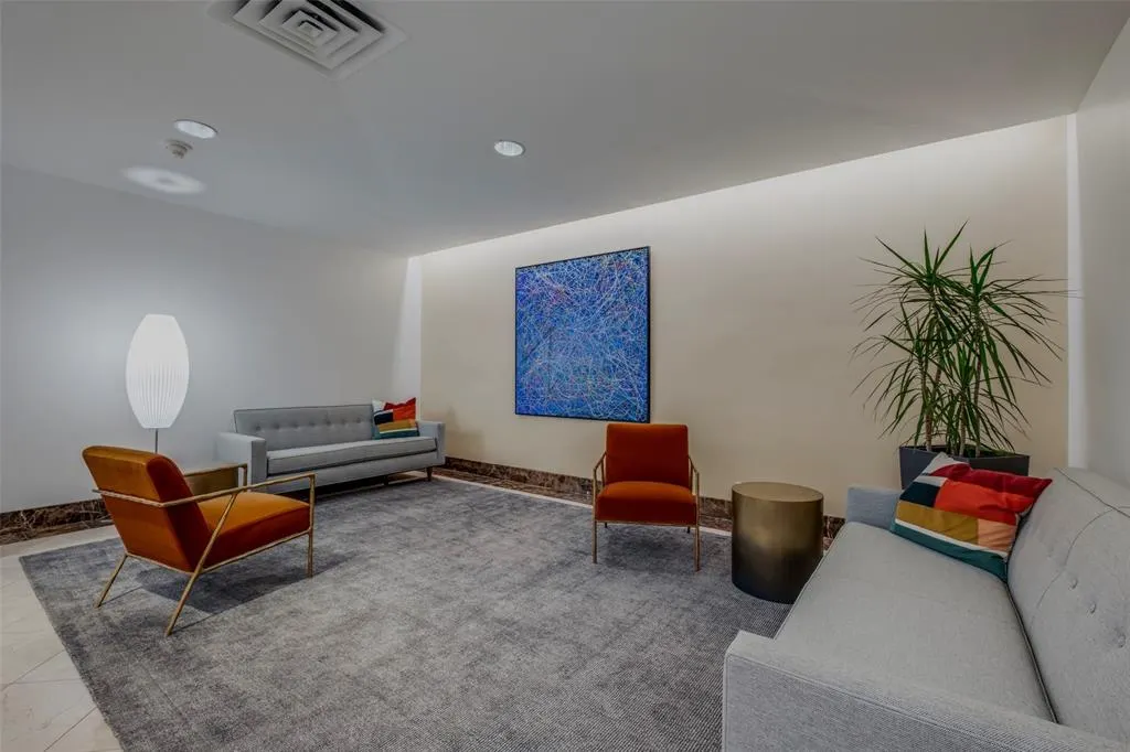 6211 W Northwest Highway, #G514