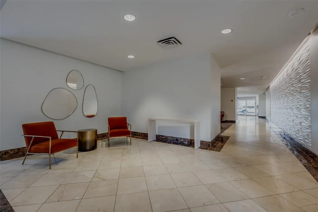 6211 W Northwest Highway, #G514