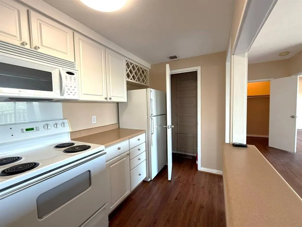 6211 W Northwest Highway, #G514