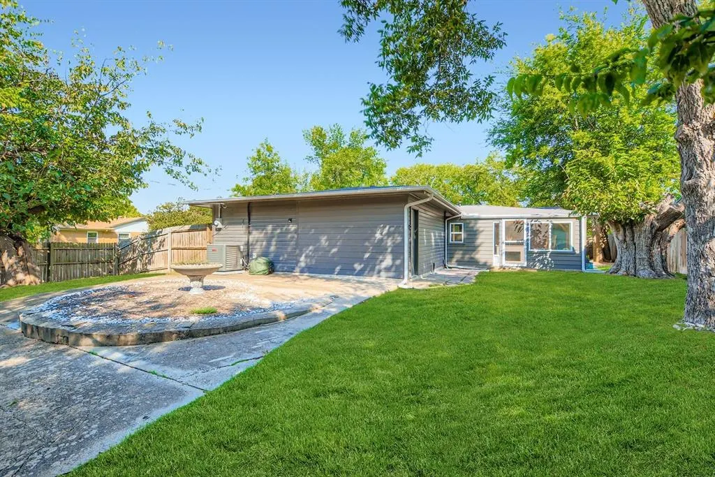 2506 Highwood Drive