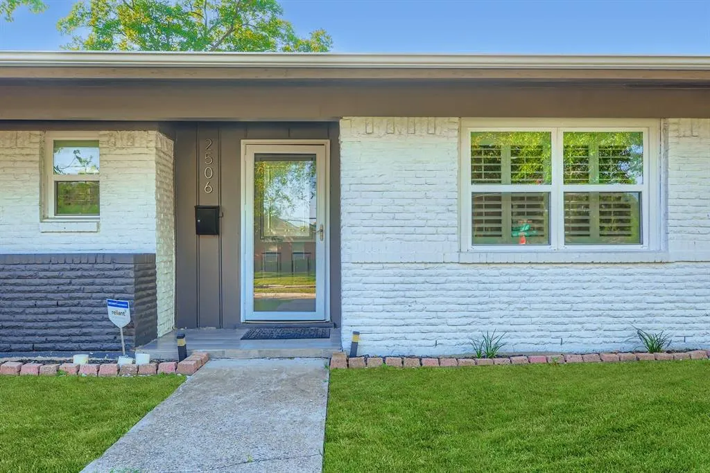 2506 Highwood Drive