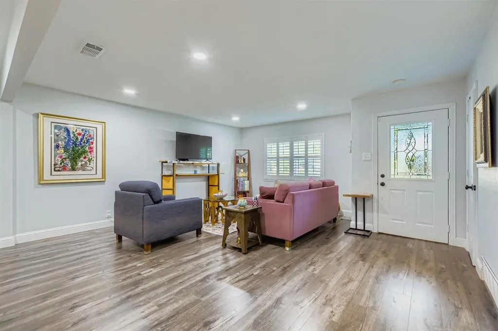 2506 Highwood Drive