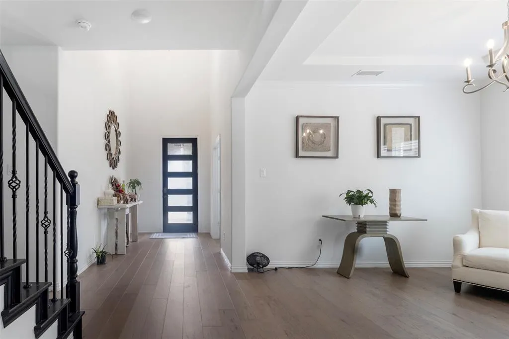 1209 Seurat Court