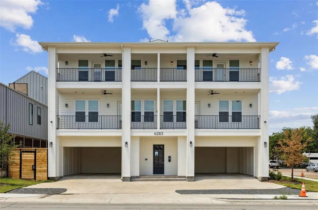 6283 La Vista Drive, #305