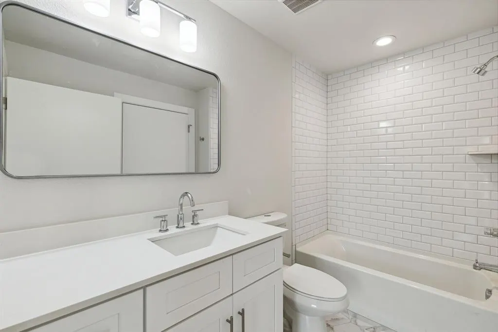 6283 La Vista Drive, #305