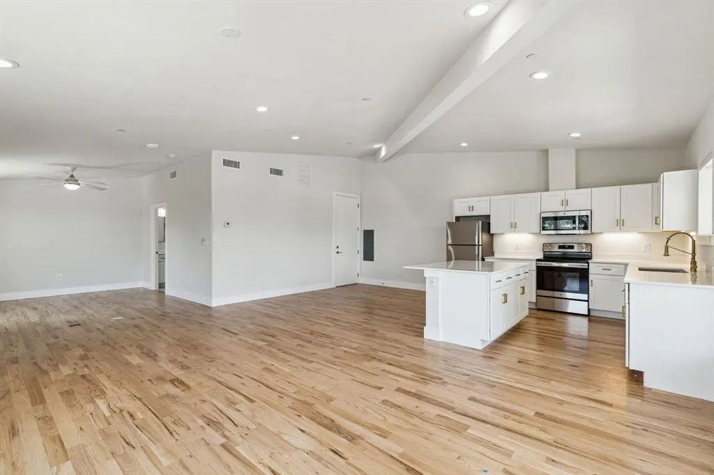 6283 La Vista Drive, #305