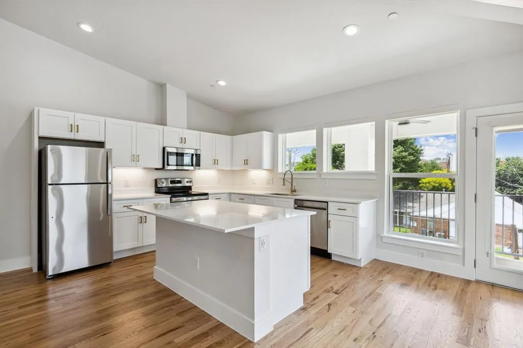 6283 La Vista Drive, #305