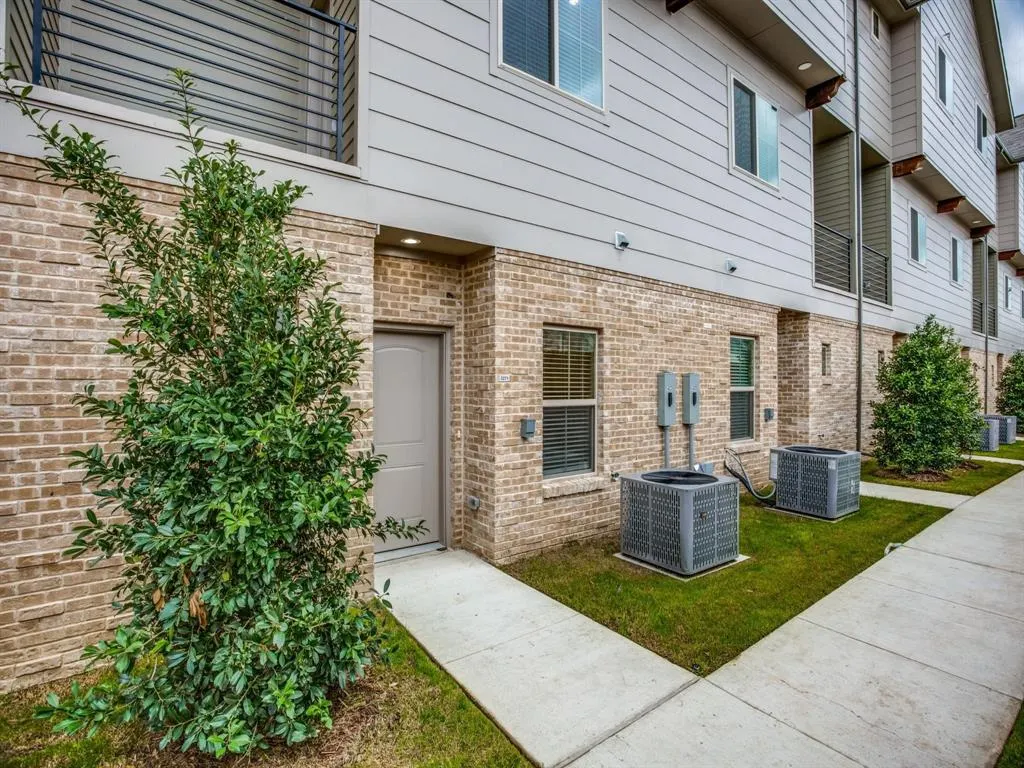 2247 Dorian Place