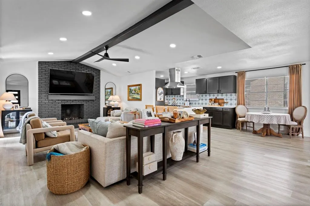 7004 Kiva Lane