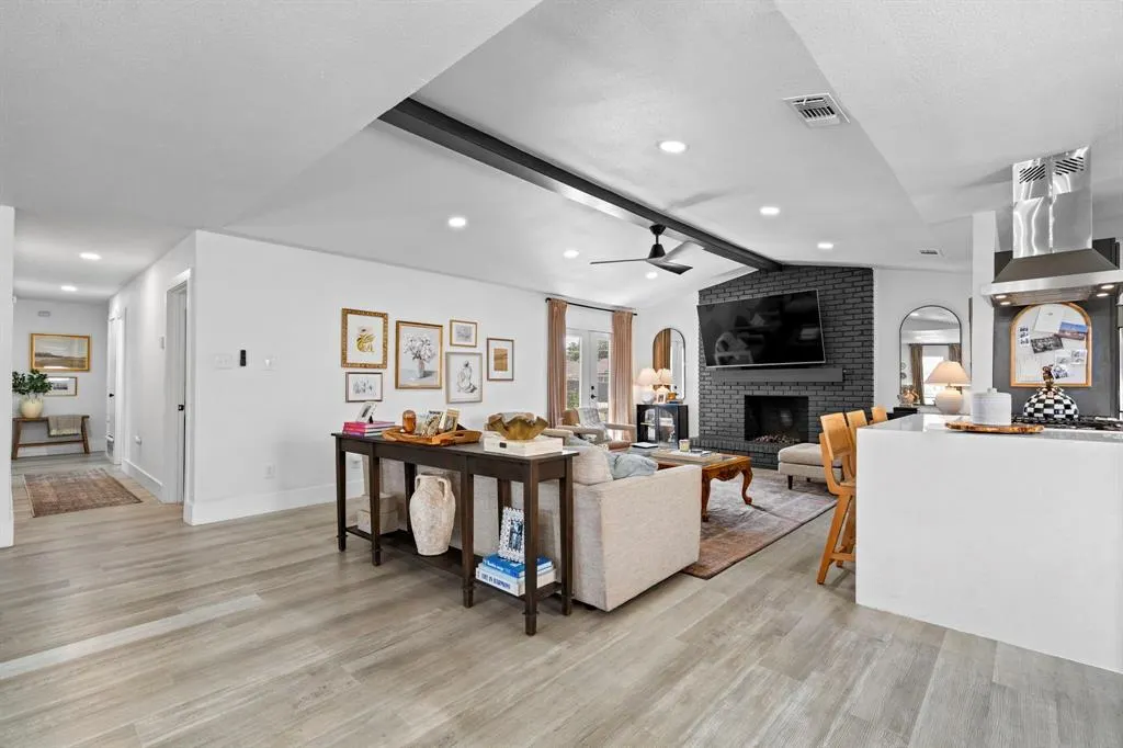 7004 Kiva Lane