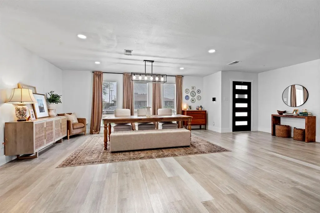 7004 Kiva Lane