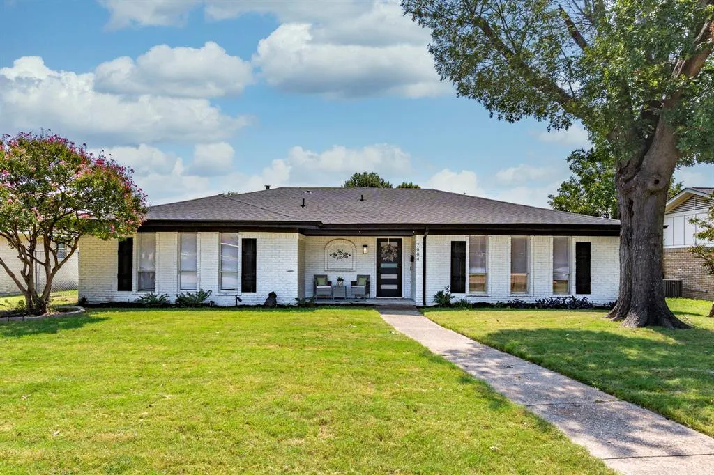 7004 Kiva Lane