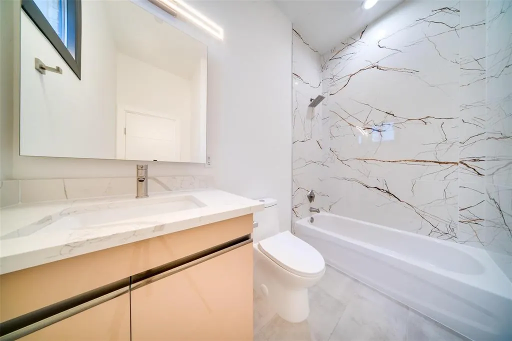 1920 Caddo Street, #103