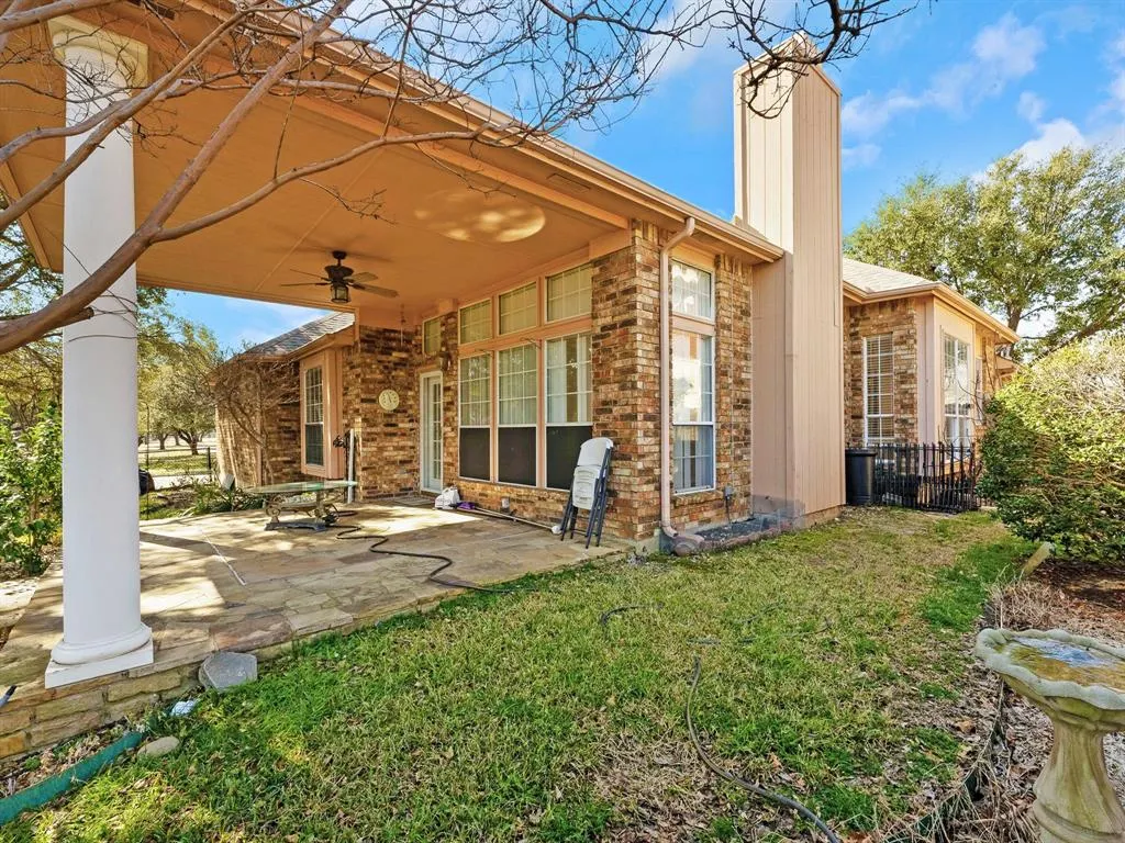 5512 Charleston Drive