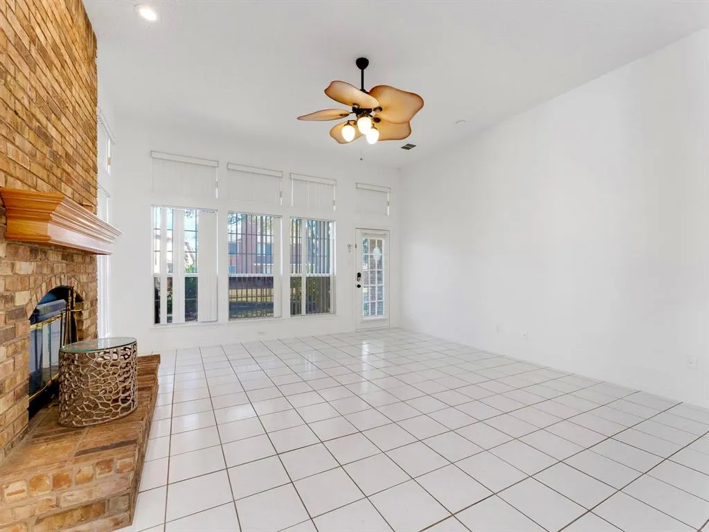 5512 Charleston Drive