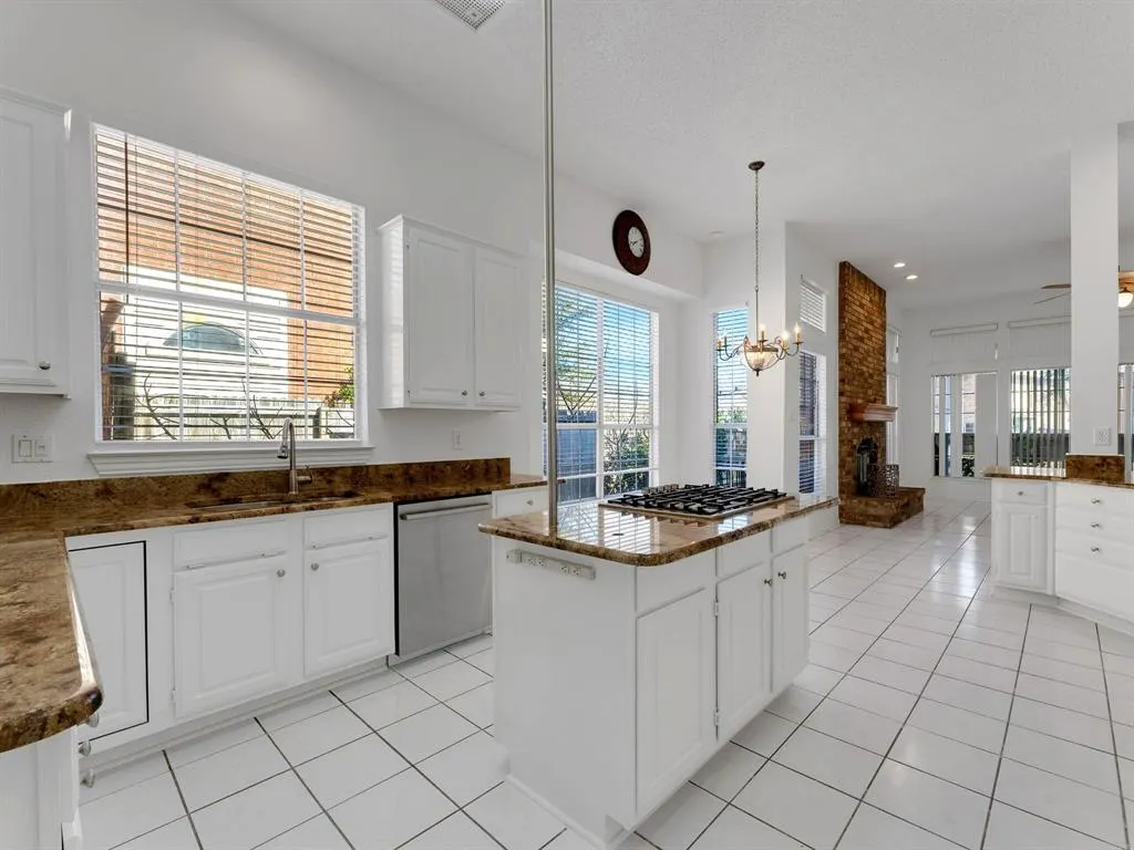 5512 Charleston Drive