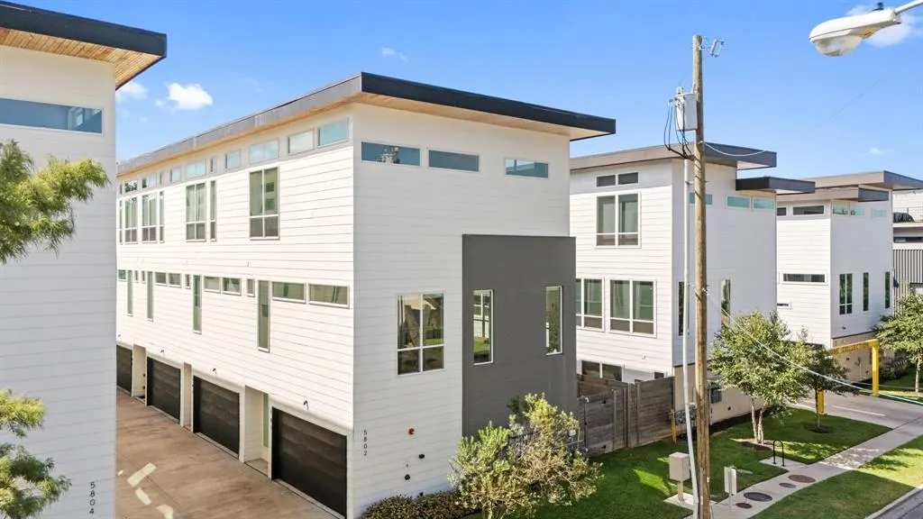 5802 Lindell Avenue, #101