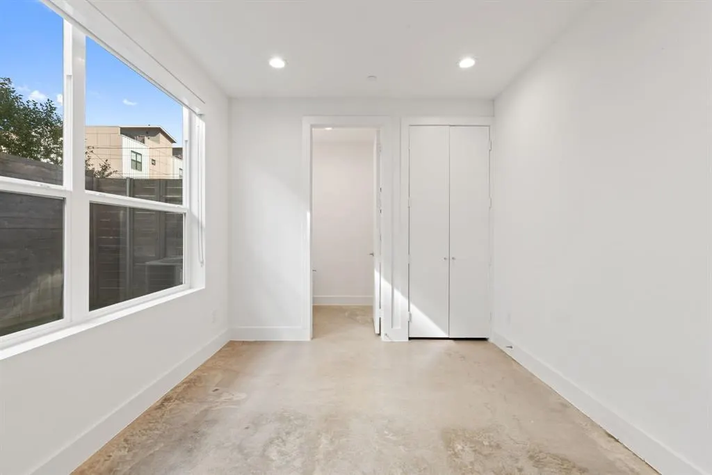 5802 Lindell Avenue, #101