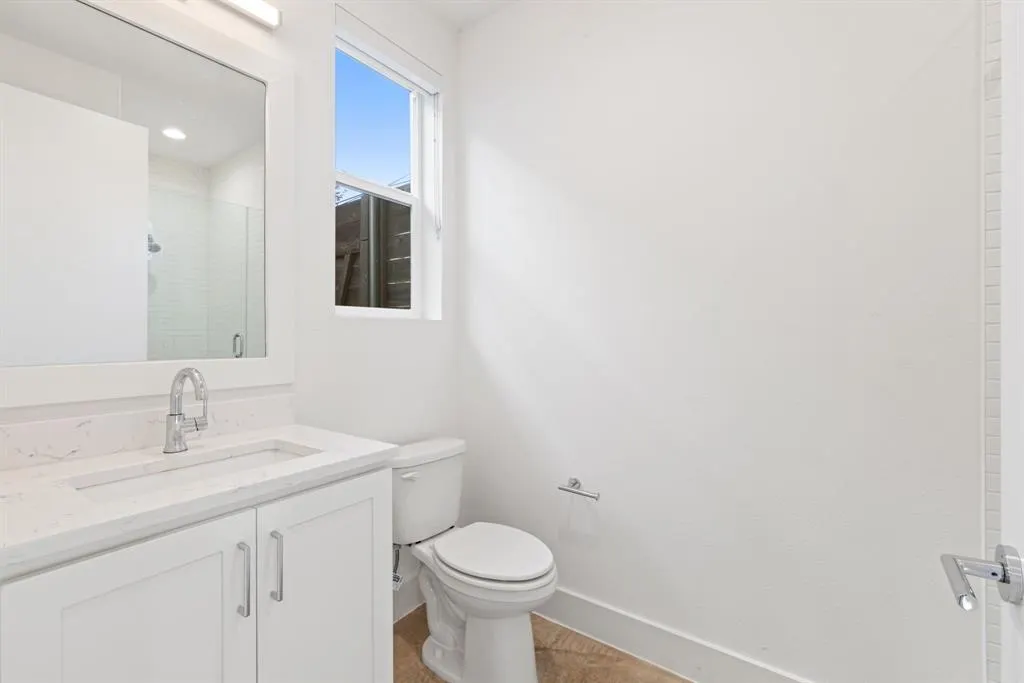 5802 Lindell Avenue, #101