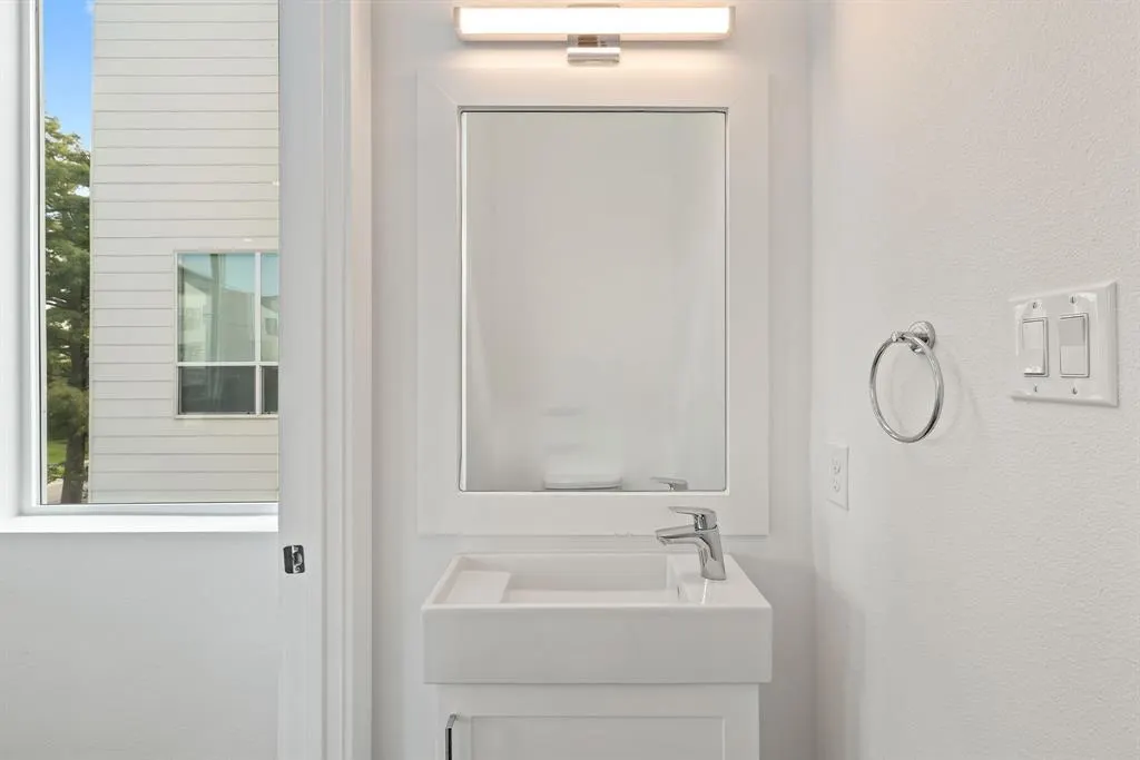 5802 Lindell Avenue, #101