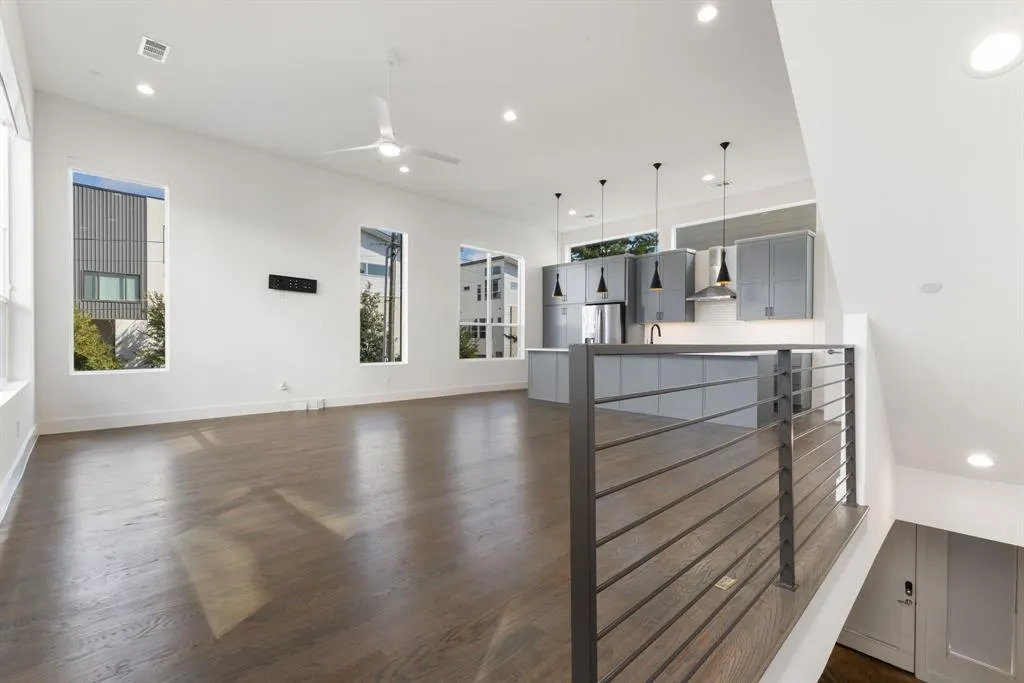 5802 Lindell Avenue, #101