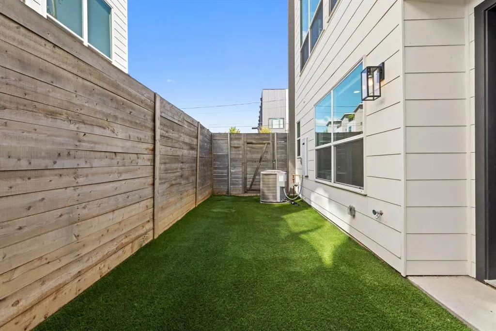 5802 Lindell Avenue, #101