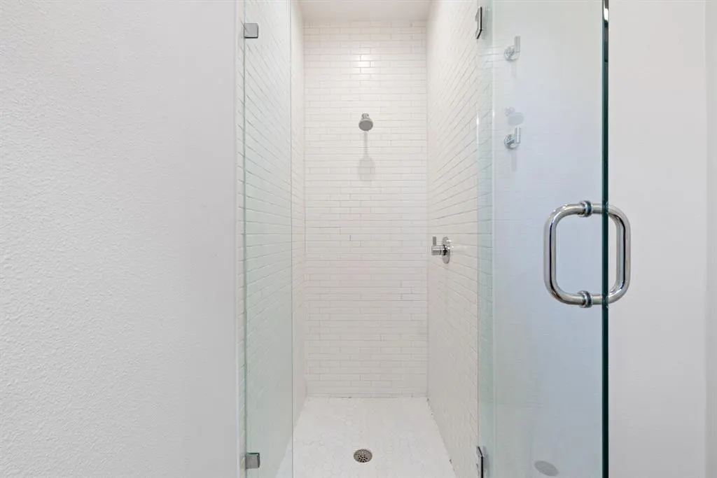 5802 Lindell Avenue, #101