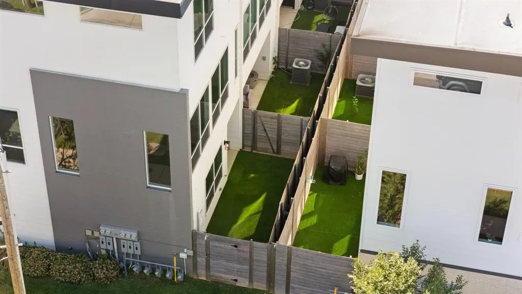 5802 Lindell Avenue, #101