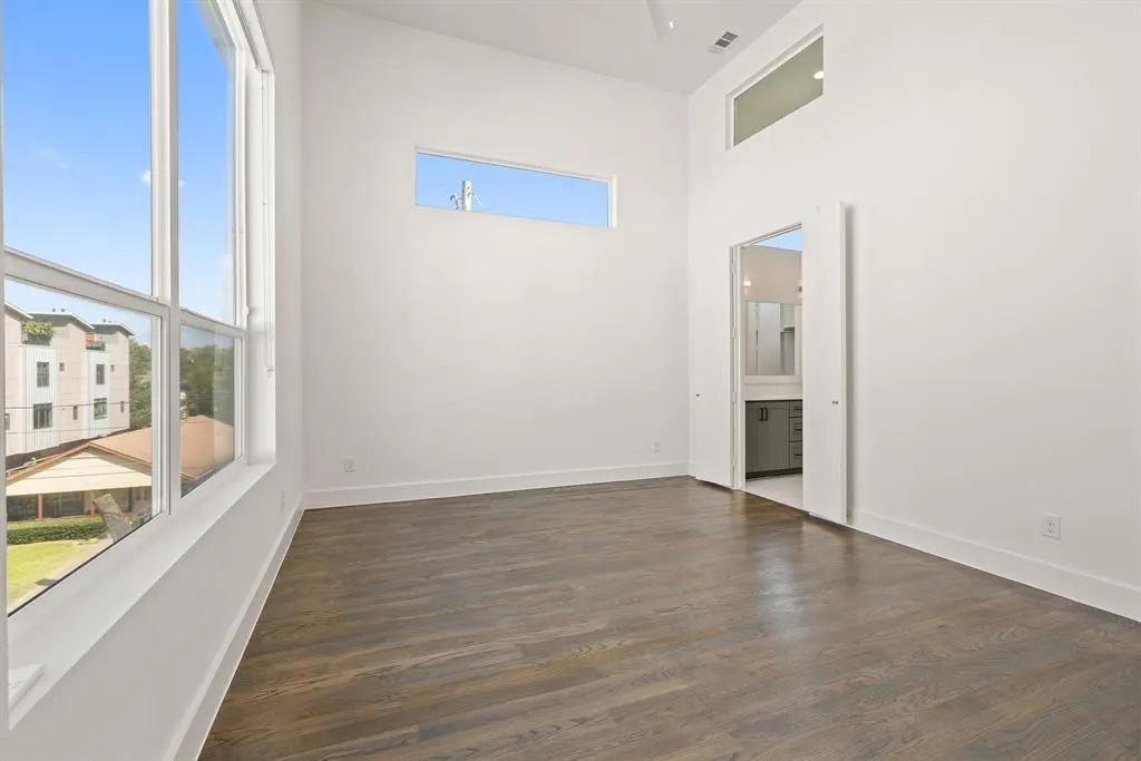 5802 Lindell Avenue, #101