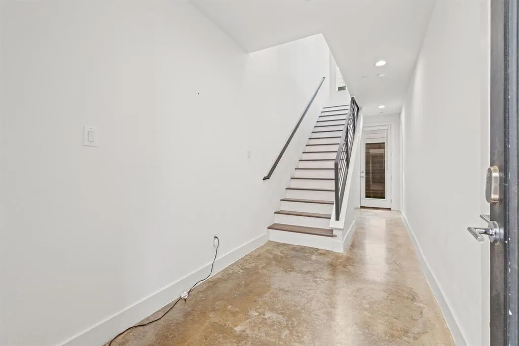 5802 Lindell Avenue, #101