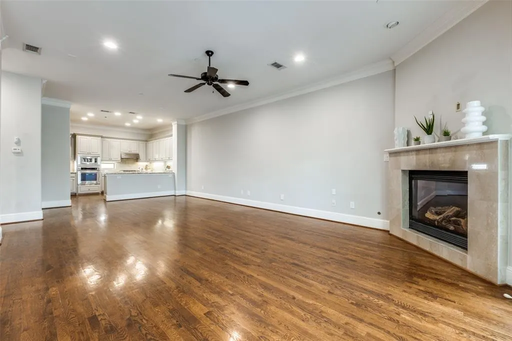 4502 Holland Avenue, #201