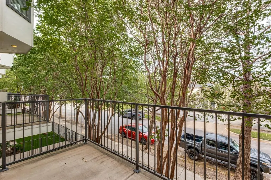 4502 Holland Avenue, #201